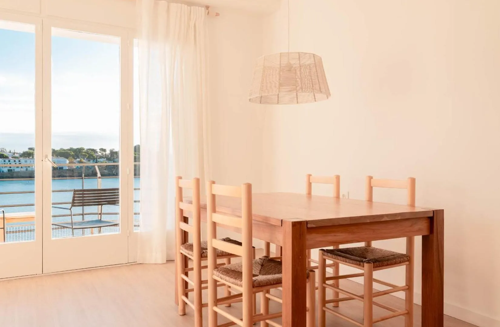 Luminoso apartamento en Cadaqués con vistas al mar 0*,